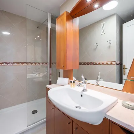 Apartment La Grande Palmeraie - Spacieux Avec Vue Mer, Terrasse, Port De Garavan