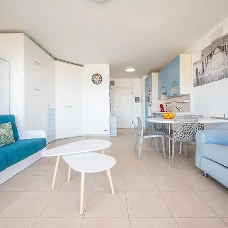 Apartment La Grande Palmeraie - Spacieux Avec Vue Mer, Terrasse, Port De Garavan Menton